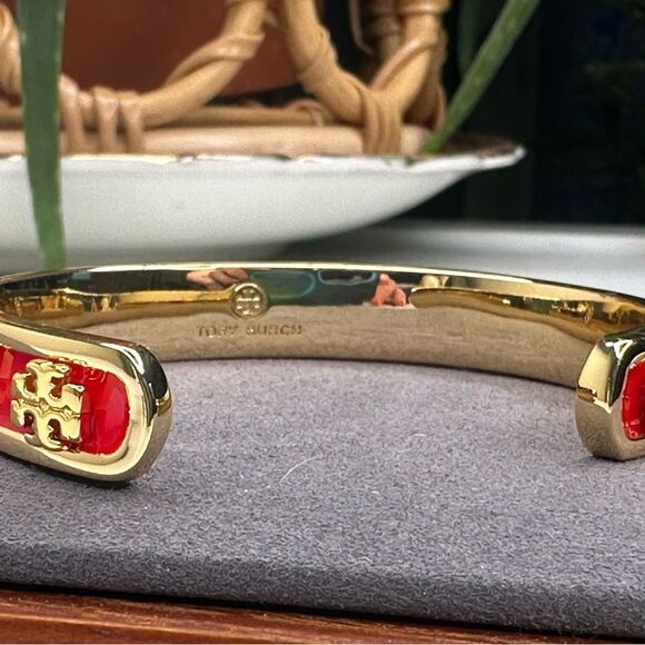 Tory Burch Red Enamel Cuff Bangle Bracelet Gold Logo Accents – Size 6.5 NWT - Picture 2 of 8